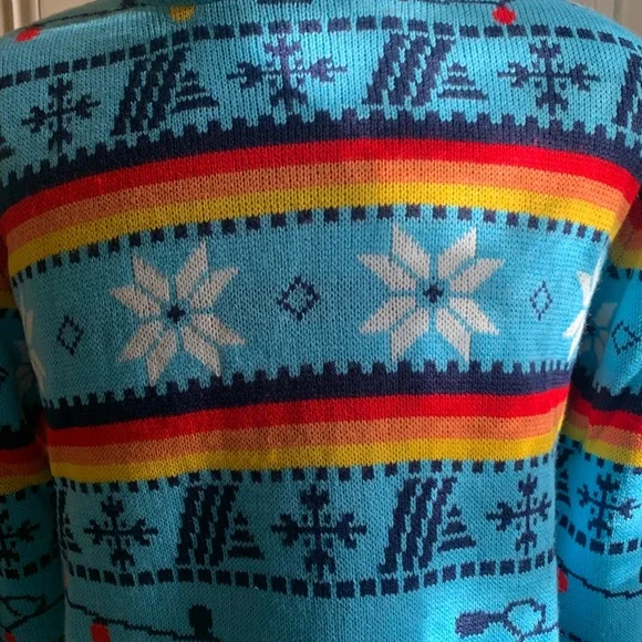 NWT Men’s Festive Blue Snowflake Crewneck Holiday Sweater - Picture 2 of 6